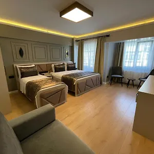 Azra Sultan & 4* Istambul